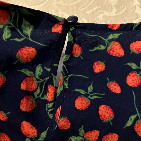 ❤️2/$15 or 3/$21❤️ NWT Juicy Couture Flutter Sleeve Strawberry Top, Size XS - Picture 5 of 8